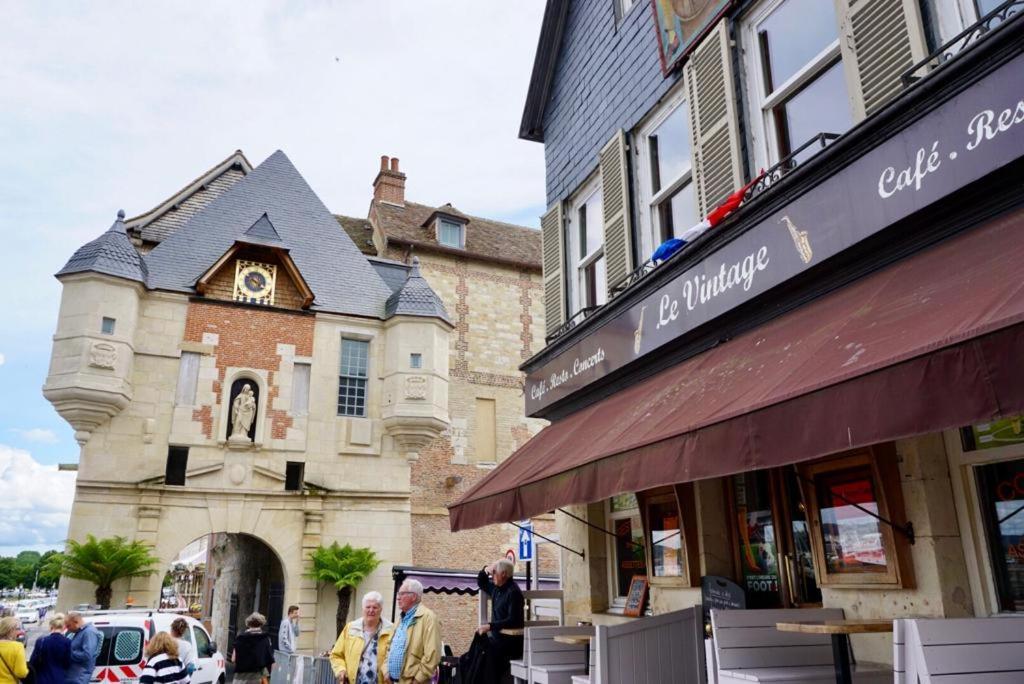 Le Bourg Bed & Breakfast Asnieres-en-Bessin Exterior photo