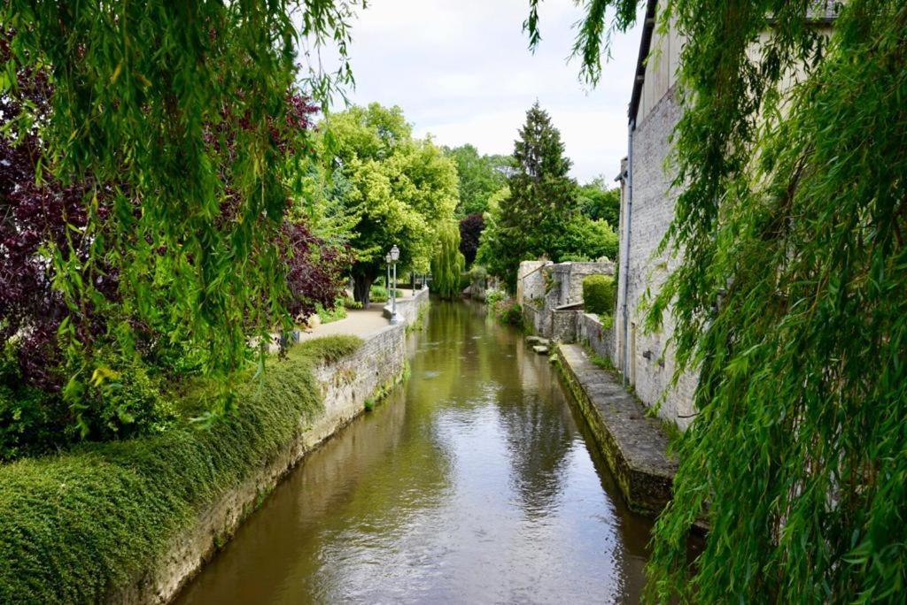 Le Bourg Bed & Breakfast Asnieres-en-Bessin Exterior photo