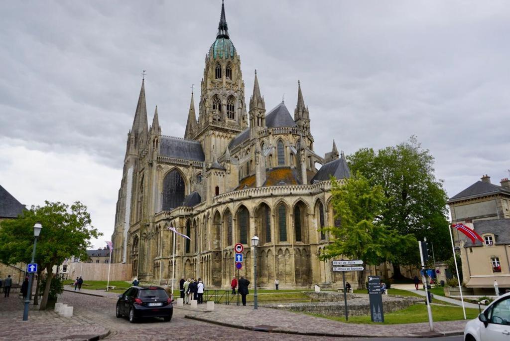 Le Bourg Bed & Breakfast Asnieres-en-Bessin Exterior photo