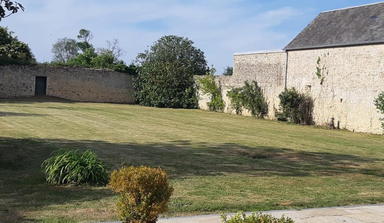Le Bourg Bed & Breakfast Asnieres-en-Bessin Exterior photo