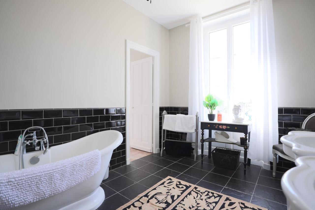 Le Bourg Bed & Breakfast Asnieres-en-Bessin Exterior photo