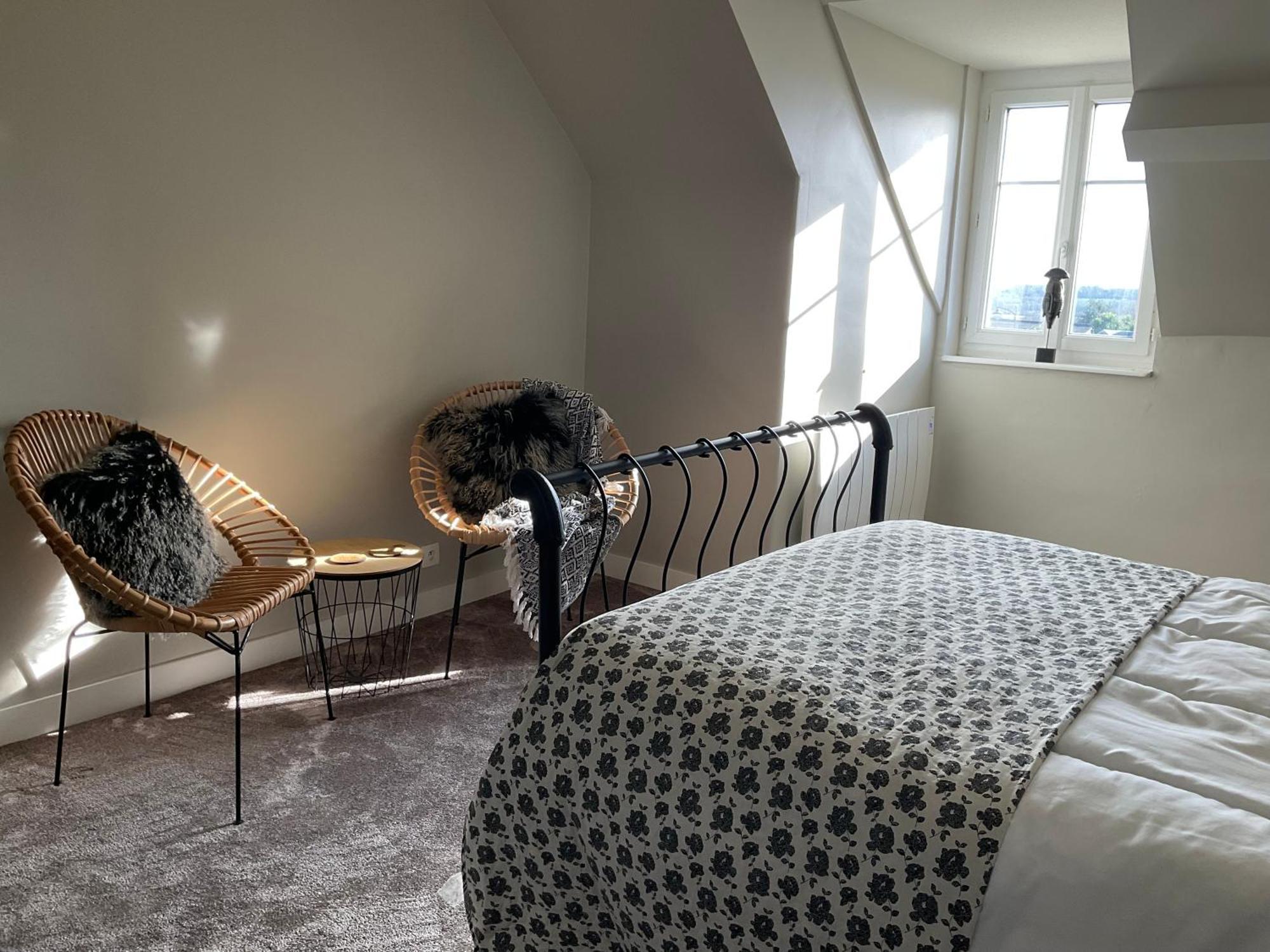 Le Bourg Bed & Breakfast Asnieres-en-Bessin Exterior photo