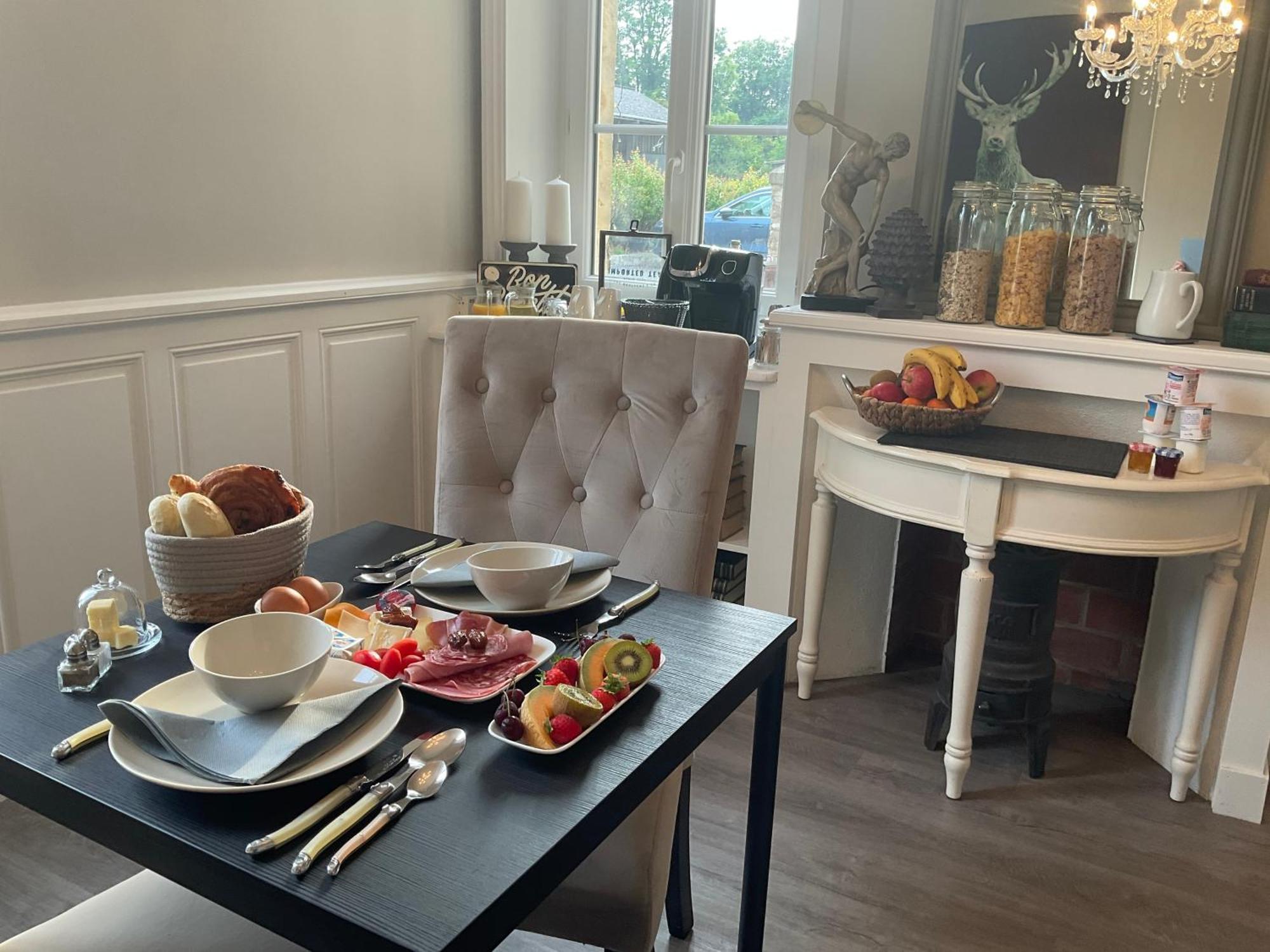 Le Bourg Bed & Breakfast Asnieres-en-Bessin Exterior photo